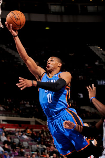 库尼亚：姆伯莫是个了不起的球员，能和他并肩作战很棒（库尼亚盛赞姆伯莫：他实力非凡，能与其并肩作战是种享受）