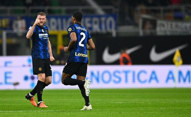 英媒：费迪南德称卢克-肖在曼联有重要地位，他需要证明自己（英媒：费迪南德认为卢克-肖在曼联举足轻重，但仍需自我证明）