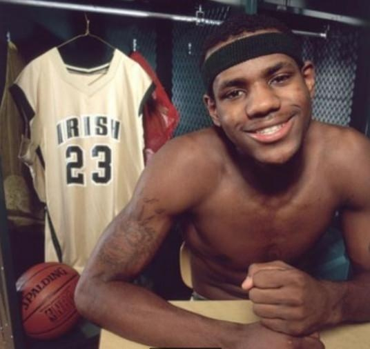 法比奥庆祝足协杯夺冠：我们是冠军，这座城市值得拥有这一刻（法比奥欢庆足协杯封王：我们是冠军，这座城市配得上这一刻）