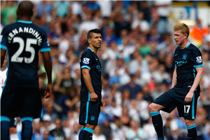 这是中后卫？范德芬长途奔袭神似孙兴慜的普斯卡什奖进球（中卫也能这样？范德芬长途奔袭复刻孙兴慜普斯卡什神球）