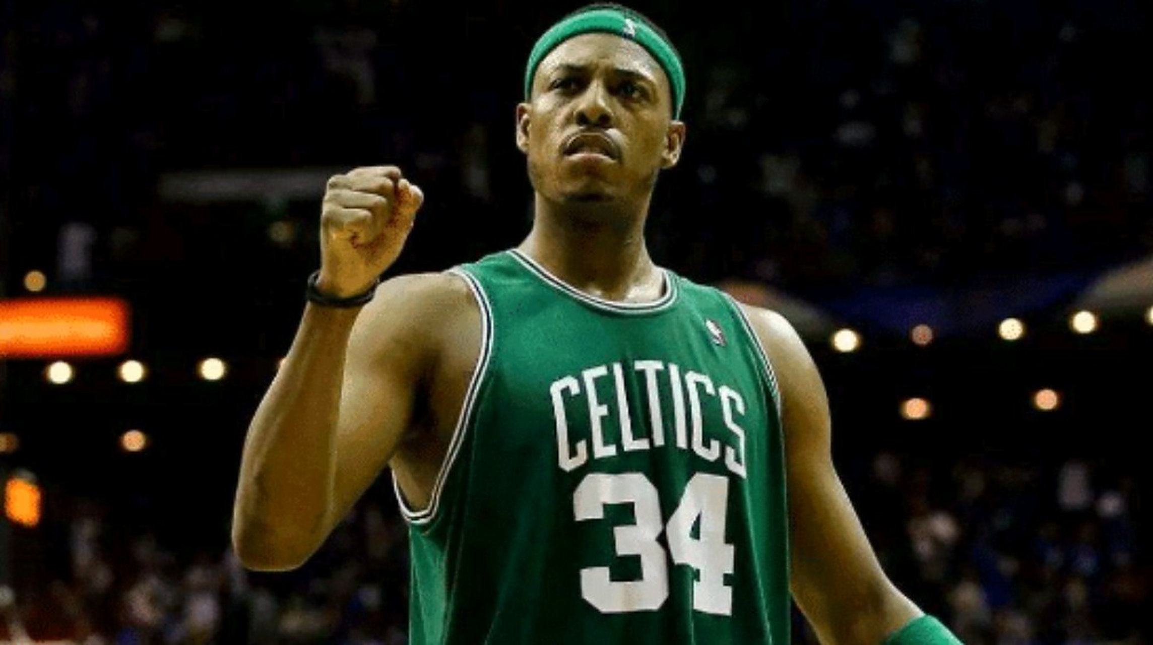 国脚伤愈复出，送出助攻稳定军心（国脚康复回归，一记助攻稳住士气）