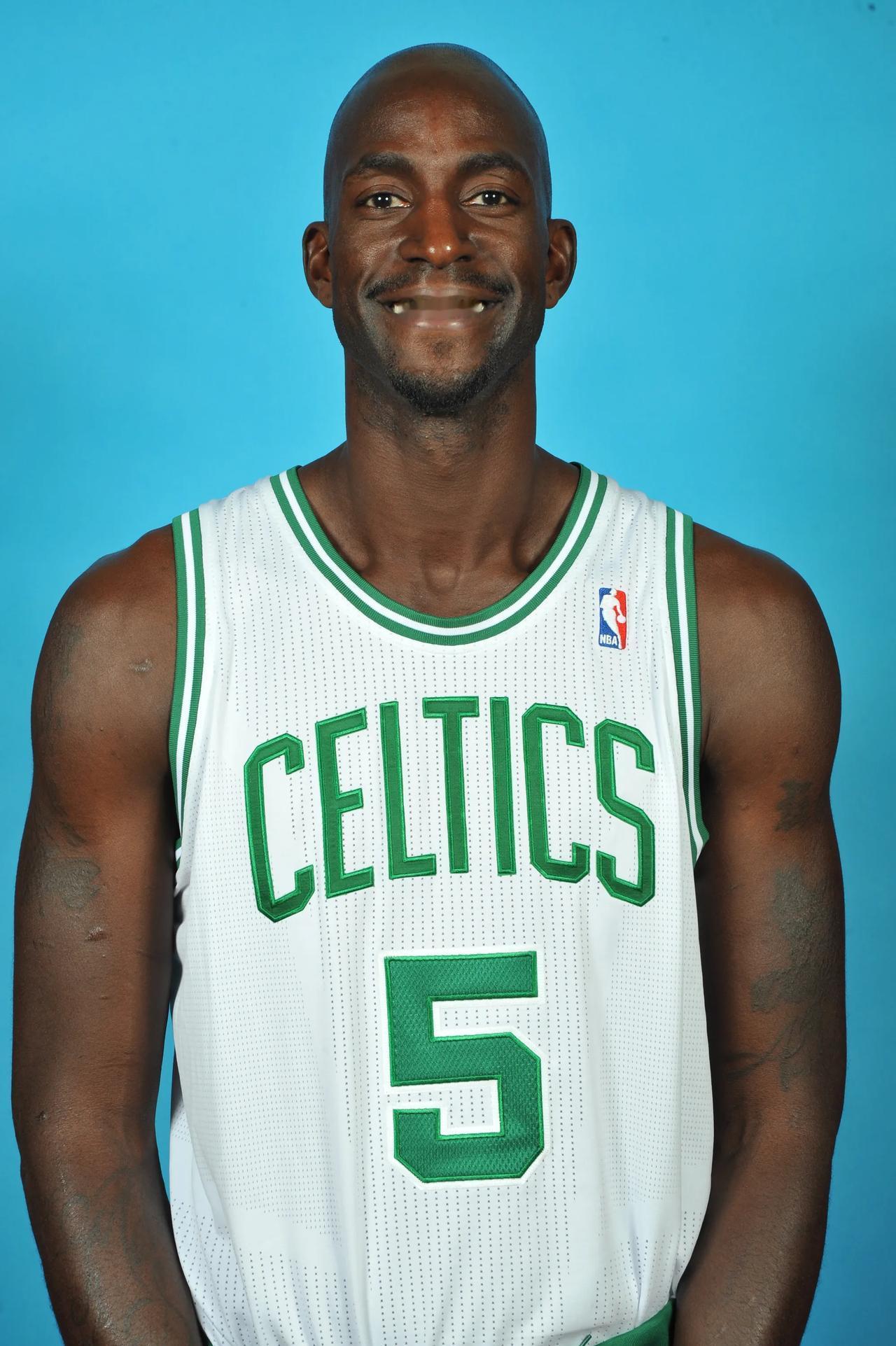 邓卓翔：球员状态并不让人满意，技战术也没有可圈可点的地方（邓卓翔：队员状态欠佳，技战术表现乏善可陈）