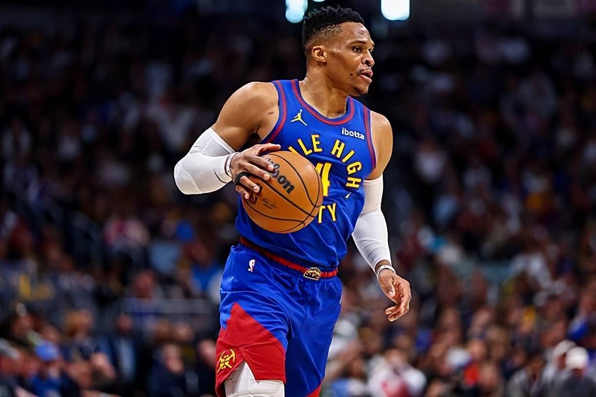 不是队服是奥运照！樊振东12月赛程海报引爆“情怀杀”（樊振东12月赛程海报用奥运照而非队服，引爆回忆杀）